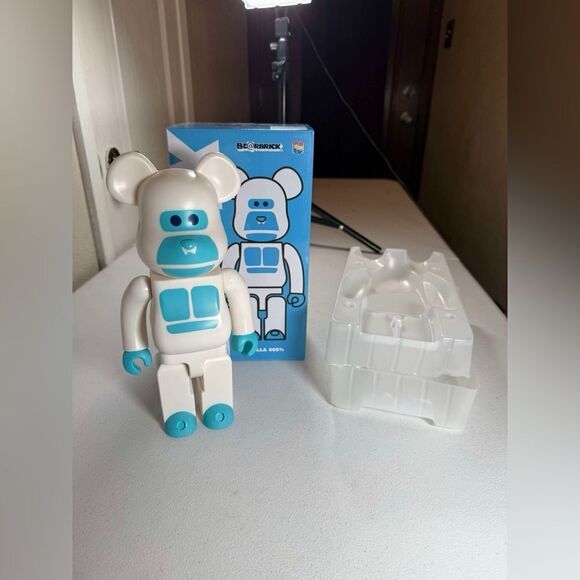 Medicom Toy BE@RBRICK XLARGE Little Friend White 400% - Picture 1 of 9